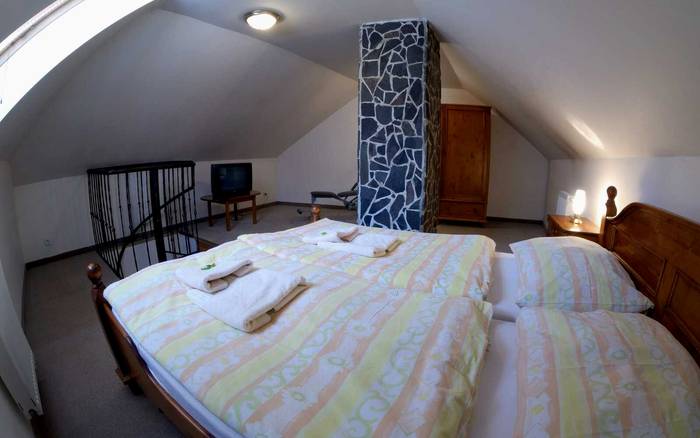 Mezonetový apartmán s krbom