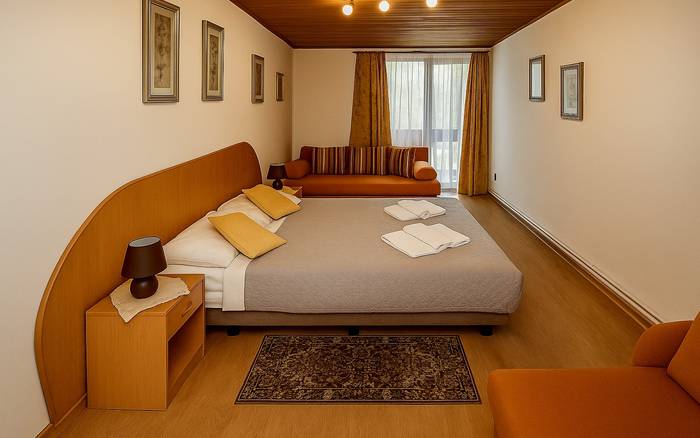 Chata Jozefína - pravá strana