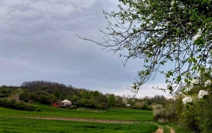 Okolo krásne miesta na prechádzky v čistej prírode