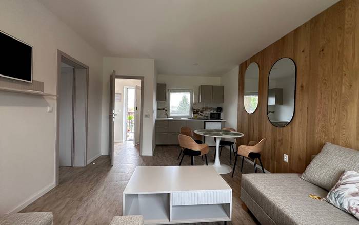 Apartmán POSCHODIE s balkónom & výhľadom