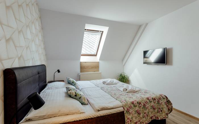 Rodinný apartmán (izba s manželskou posteľou a prístelkou)