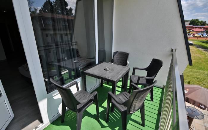 Izba č. 2 štvorlôžková s kuchynkou a balkónom