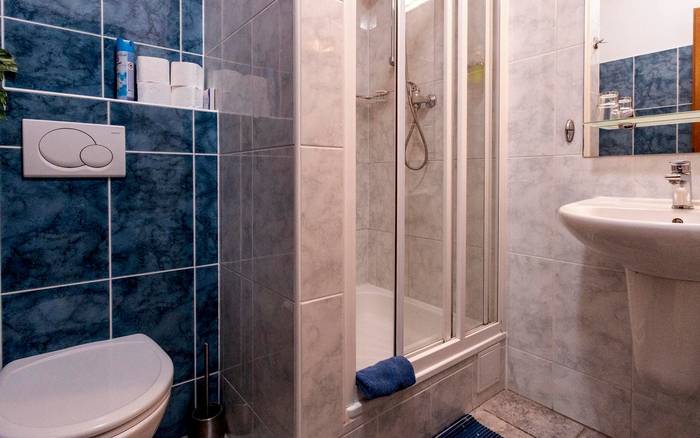 Dvojlôžková izba s manželskou posteľou č. 108