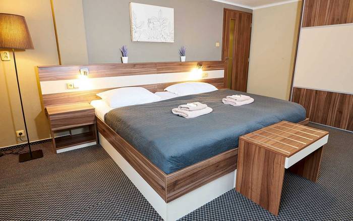 Třílůžkový pokoj NADSTANDARD (DELUXE) S KLIMATIZACÍ