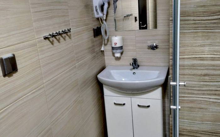 Čtyřlůžkový mezonetový apartmán v patře koupelna