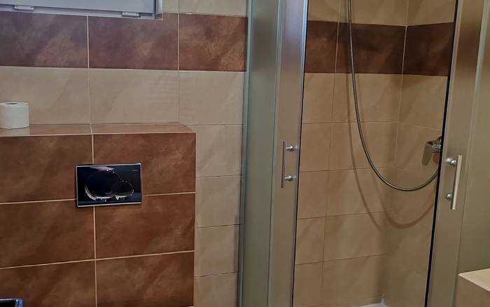 Dvojlôžková izba s manželskou posteľou