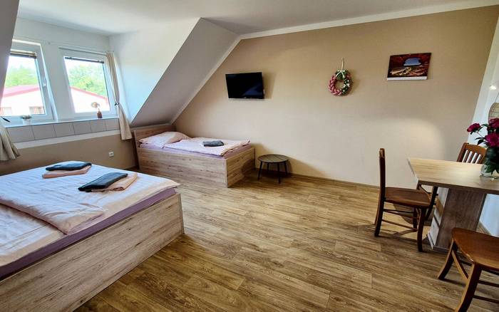 11. Pokoj pro dvě až tři osoby, první patro