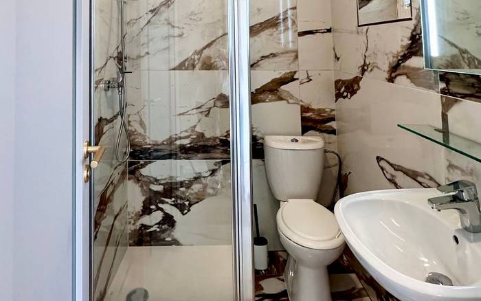 Apartmán PRÍZEMIE s terasou & záhradou