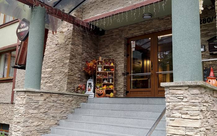 Budova ubytovania-hlavný vchod