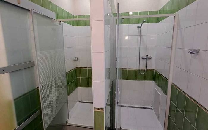 Pokoj Privat Twin se společnou koupelnou