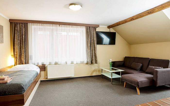 Třílůžkový pokoj NADSTANDARD (DELUXE) S KLIMATIZACÍ