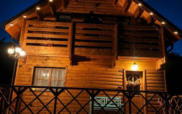 Дерев'яний будинок Осадне Полоніни