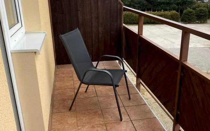 Čtyřlůžkový pokoj s přistýlkami - bílá budova