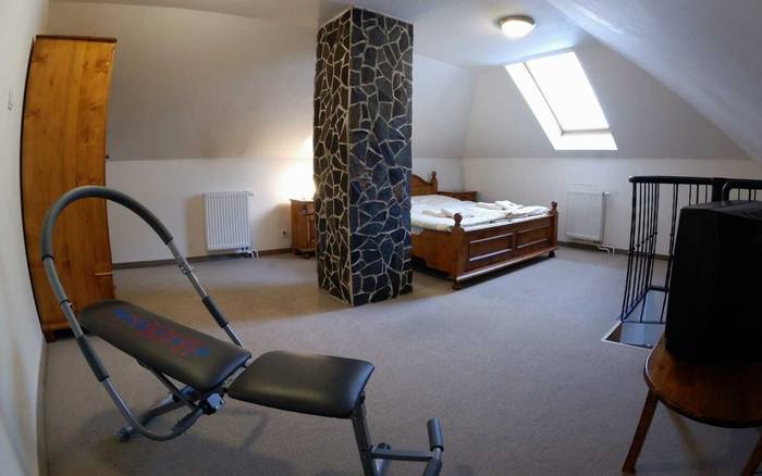 Mezonetový apartmán s krbom