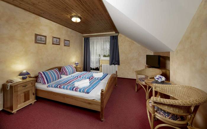 Dvojlůžkový pokoj s přistýlkou a balkonem - Hotel Martin
