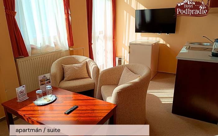 Apartmán - obývacia izba s kuchynským kútom