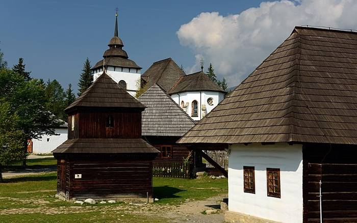 TOP 10 skanzenov - múzeí ľudovej architektúry Slovenska