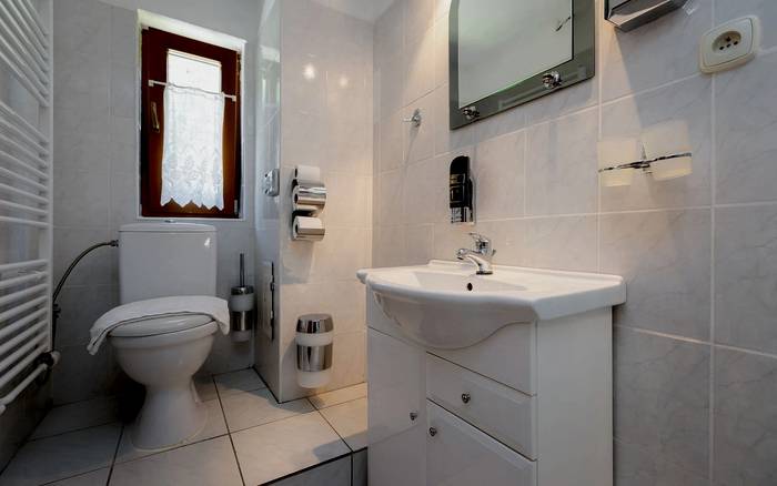 Trojlôžková izba s manželskou posteľou Deluxe
