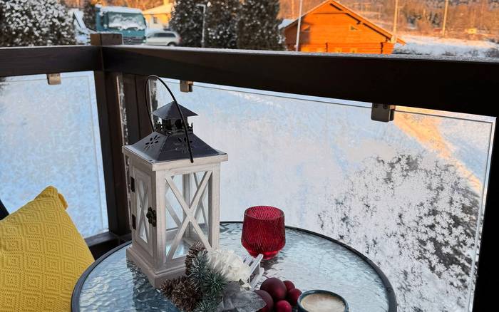 Posedenie na balkóne