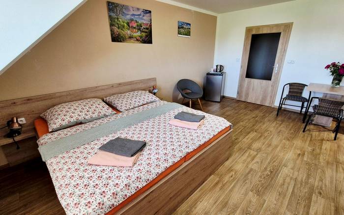 10. Pokoj pro dvě až tři osoby, první patro