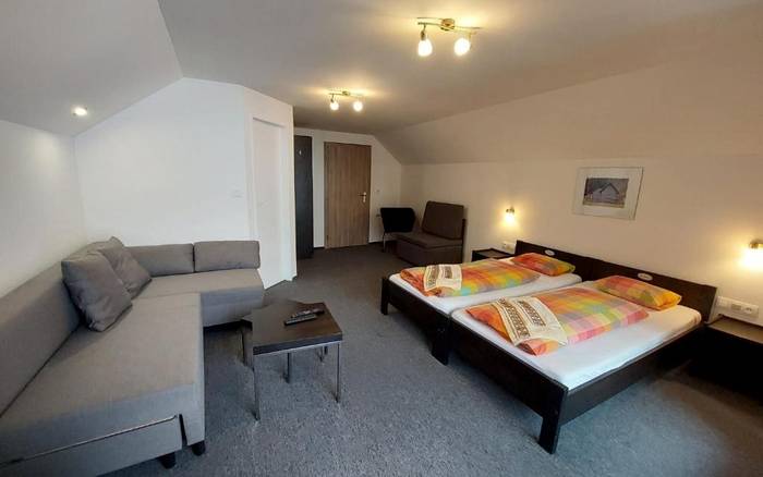 Rodinný apartmán s kúpeľňou, manželská posteľ + prístelky