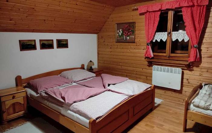 4 lôžková izba vo väčšom apartmáne