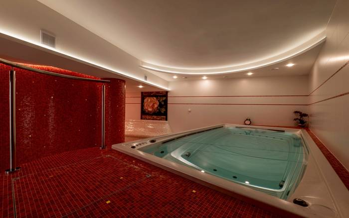 Vyhrievaný bazén s protiprúdom – Wellness & Spa Chalúpkovo na Liptove