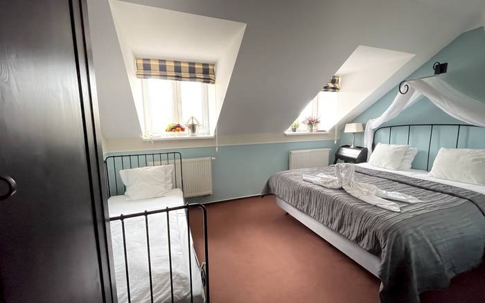 Trojlůžkový pokoj (double + single bed)