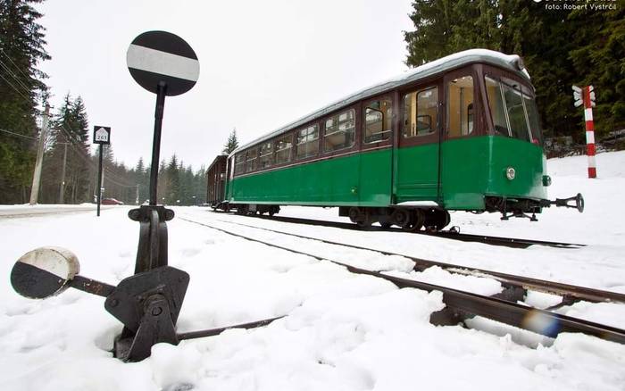 Lesná úvraťová železnica, ktorá premáva aj v ZIME vzdialená 900m od chaty 👣