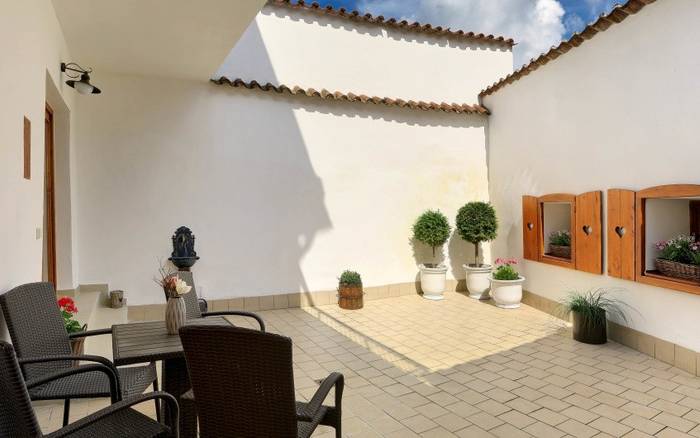 6.Patio Apartment
