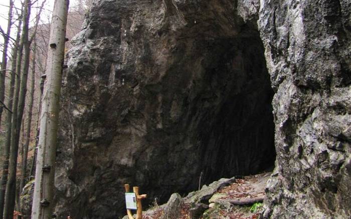 Dekretova jaskyňa
