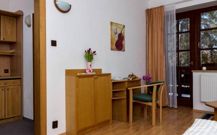 Izba s manželskou posteľou a súkromnou kúpeľňou