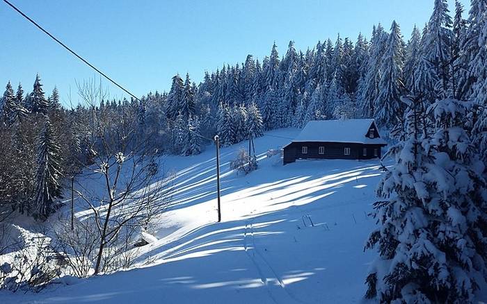 Ski areál Bílá bývá v zimě opravdu bílý