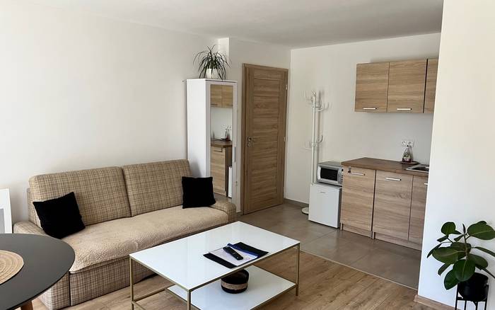 Dvojlôžkový apartmán s vlastnou kuchynkou a balkónom