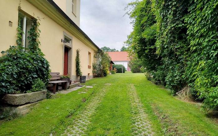 dvůr vjezd