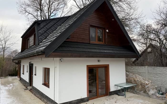 Predná terasa s východom z kuchyne