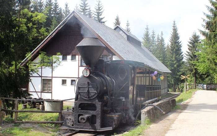 Kysucký skanzen Vychylovka - pohľad do okna minulého storočia