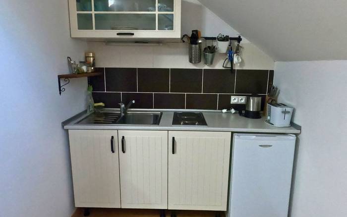 Hnedý apartmán kuchynka