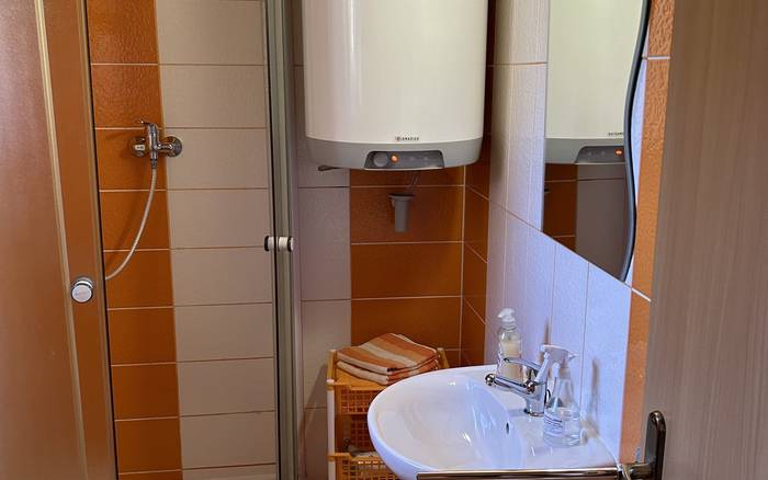 Apartmán 3 -  kúpeľňa s WC ( 2 lôžka )