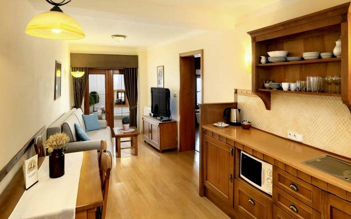 6.Patio Apartment