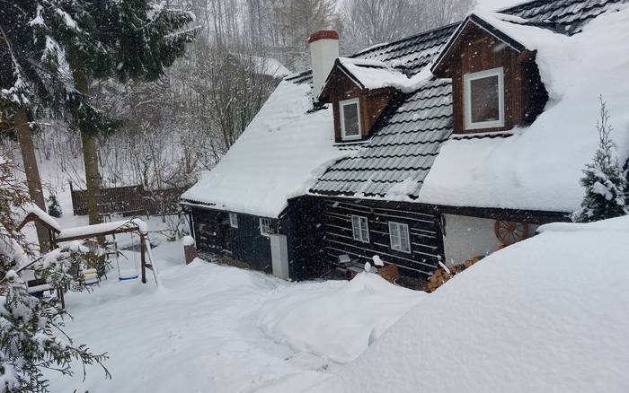 Roubenka u potoka