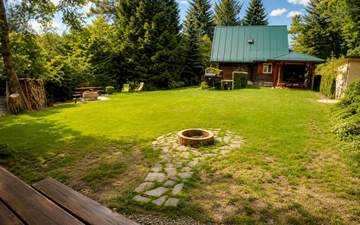 Хатина біля гори Белуша