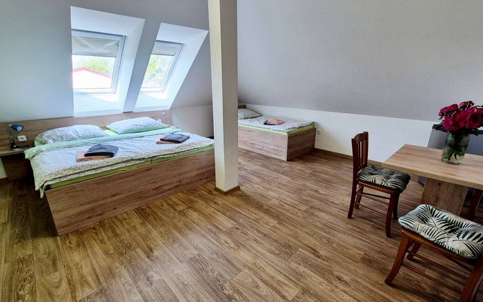13. Pokoj pro dvě až tři osoby, první patro