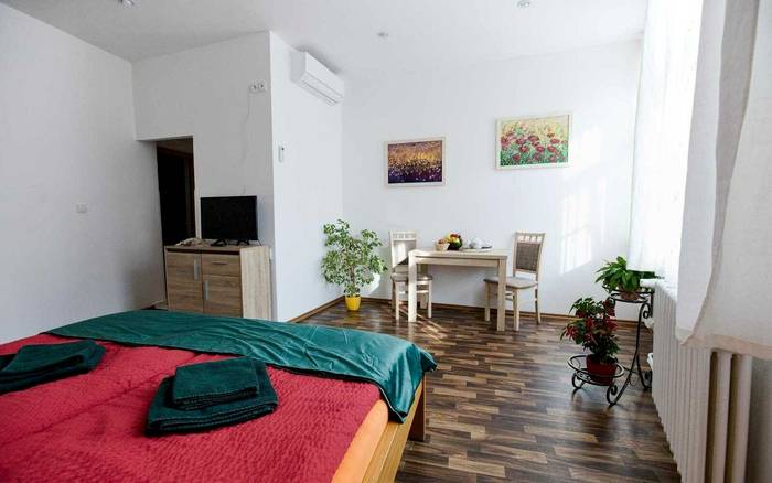 3 - Pokoj s manželskou postelí