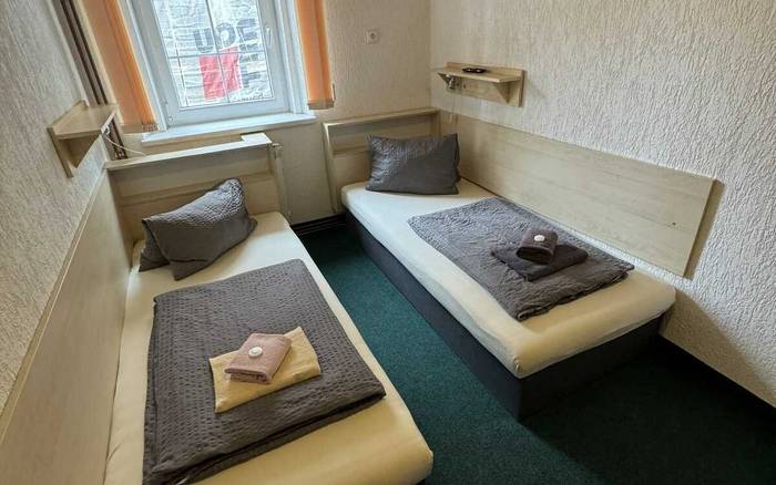 Třílůžkový pokoj s oddělenými postelemi, dvě ložnice