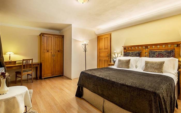 6.Patio Apartment