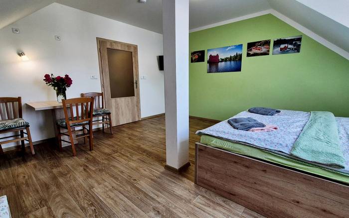 13. Pokoj pro dvě až tři osoby, první patro