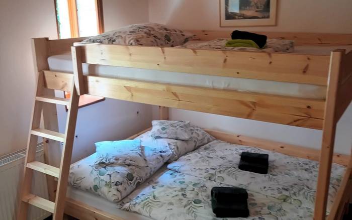 Čtyřlůžkový pokoj s výhledem do skal