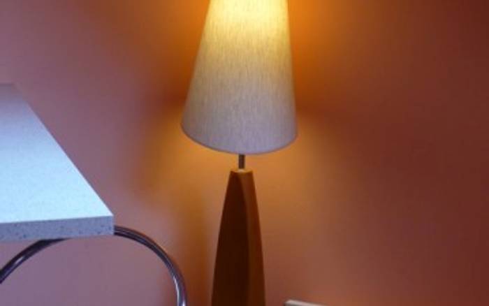 Stojacia lampa v obývačke