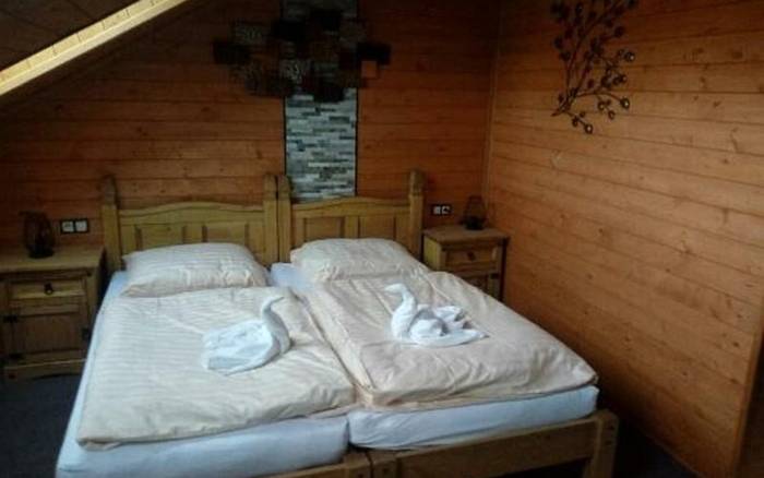 Dvoulůžkový pokoj s manželskou postelí